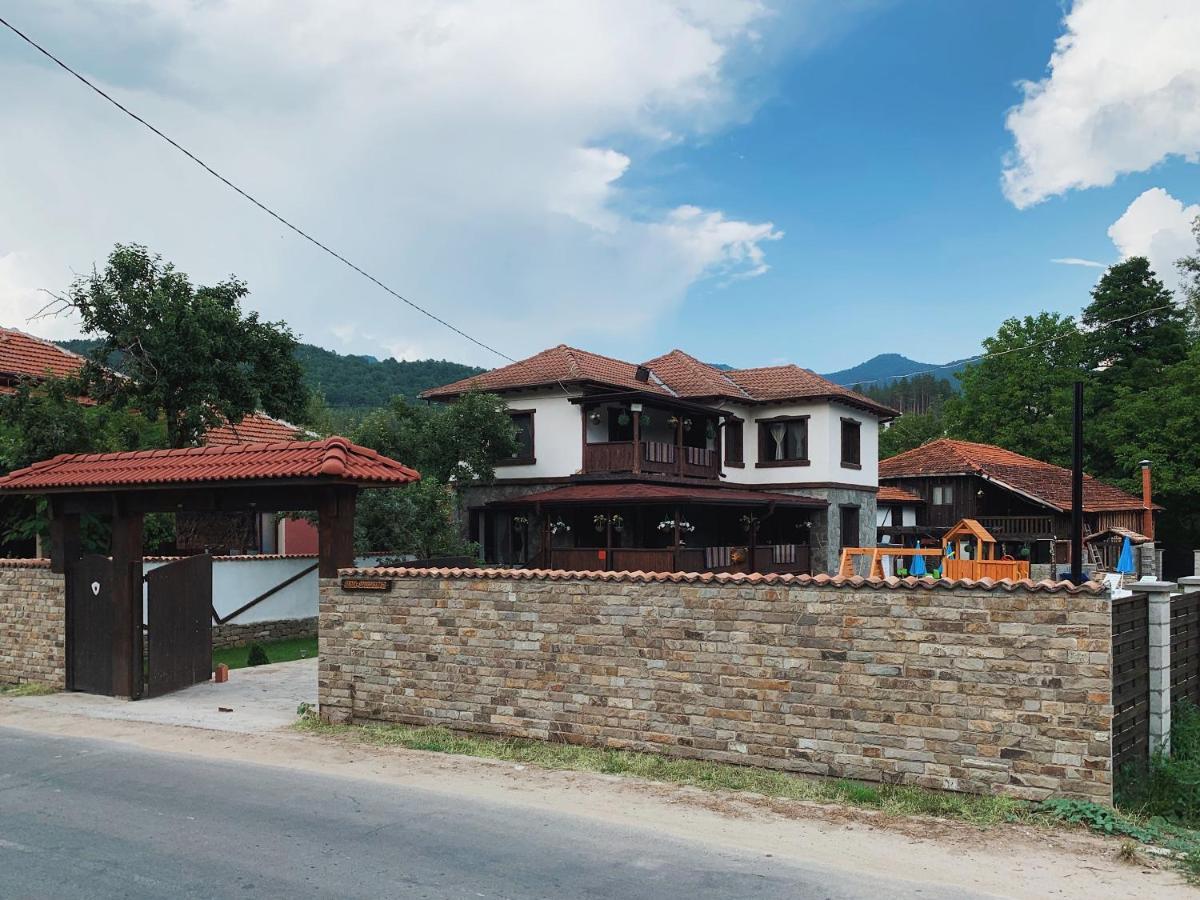 Карамановите Къщи 阿普里尔齐 外观 照片